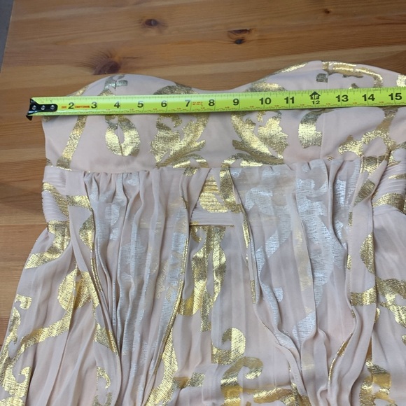 Frank Lyman Elegant Gold and Cream Halter Dress, Lined, Stretch - Picture 4 of 13